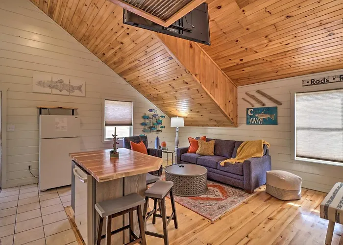 Pet-Friendly Studio With Loft And Mountain Views!