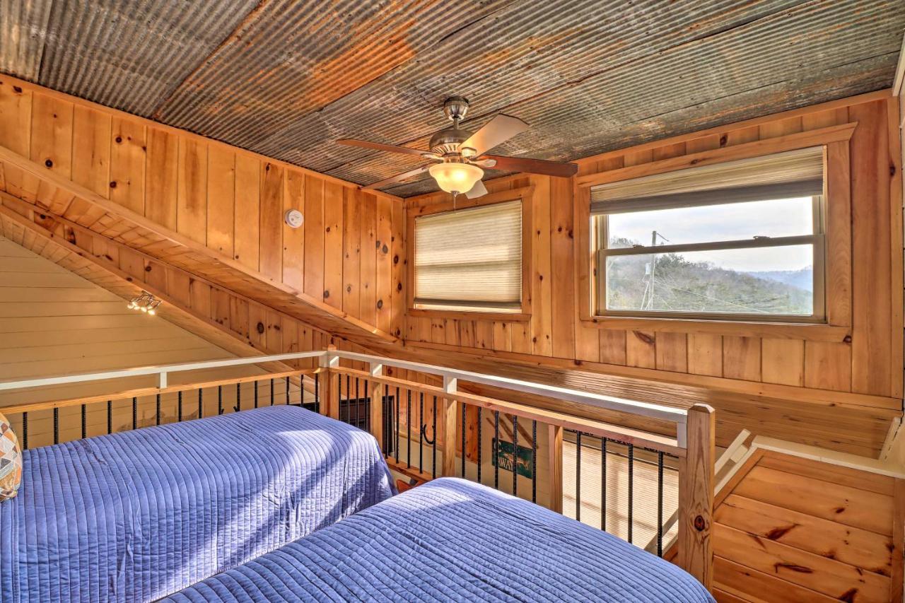 Pet-friendly With Loft And Mountain Views! Apartment